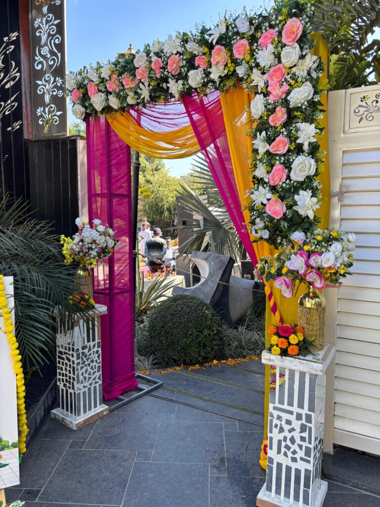 About sandhu flower decoration